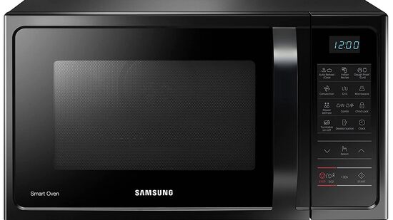 Samsung 28 L smart oven: ಸ್ಯಾಮ್‌ಸಂಗ್‌ 28 ಎಲ್‌ ಸ್ಮಾರ್ಟ್‌ ಓವೆನ್‌ ಕನ್‌ವೆಕ್ಷನ್‌ ಮೈಕ್ರೋಓವೆನ್‌ ಆಗಿದ್ದು, ದೊಡ್ಡ ಕುಟುಂಬಕ್ಕೆ ಹೇಳಿ ಮಾಡಿಸಿದಂತೆ ಇದೆ. ಅಮೆಜಾನ್‌ನಲ್ಲಿ ಈಗ ಇದು 11,590 ರೂಪಾಯಿಗೆ ಲಭ್ಯ ಇದೆ.