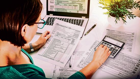 ಕೆಲವೊಂದು ವೆಚ್ಚಗಳನ್ನು ನಮೂದಿಸಲು ಮರೆಯುವುದು: ಆರೋಗ್ಯ ಚೆಕಪ್‌, ಹಿರಿಯರ ಮೆಡಿಕಲ್‌ ವೆಚ್ಚ, ಕೆಲವೊಂದು ಕಾಯಿಲೆಗಳಿಗೆ ಮಾಡಿದ ಖರ್ಚು ಇತ್ಯಾದಿಗಳನ್ನು ಮರೆಯದೆ ನಮೂದಿಸಿ.&nbsp;&nbsp;