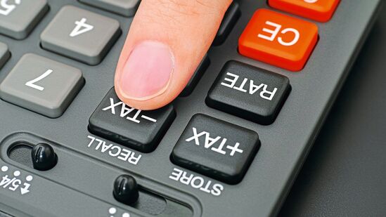 ವಿದೇಶಿ ಆದಾಯ ಮತ್ತು ಸ್ವತ್ತಿನ ವರದಿ ನೀಡದೆ ಇರುವುದು: ನಿಮ್ಮ ತೆರಿಗೆ ರಿಟರ್ನ್‌ನಲ್ಲಿ ಎಲ್ಲಾ ವಿದೇಶಿ ಸ್ವತ್ತುಗಳ ಮಾಹಿತಿ ನೀಡಿರಿ. ವಿದೇಶಿ ಕಂಪನಿಗಳಲ್ಲಿರುವ ಷೇರುಗಳು, ವಿದೇಶಿ ಬ್ಯಾಂಕ್‌ಗಳಲ್ಲಿರುವ ಫಂಡ್‌ಗಳ ವಿವರ ನೀಡಿ.