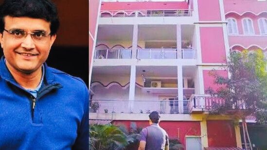 8. ಸೌರವ್ ಗಂಗೂಲಿ: ಕೋಲ್ಕತ್ತಾ ಶ್ರೀಮಂತ ಕುಟುಂಬಗಳಲ್ಲಿ ಒಬ್ಬರಾದ ಸೌರವ್ ಗಂಗೂಲಿ ಅವರು ಬೆಹಲ್ಲಾದಲ್ಲಿರುವ ಭವ್ಯವಾದ ಅರಮನೆಯು ಅತಿದೊಡ್ಡ ಖಾಸಗಿ ಮಹಲ್​ಗಳಲ್ಲಿ ಒಂದು. ಇದರ ಅಂದಾಜು ಬೆಲೆ 10 ಕೋಟಿ. ಮೂರು ತಲೆ ಮಾರಿನವರು ಅಂದರೆ, 45 ವರ್ಷಗಳಿಂದಲೂ ಗಂಗೂಲಿ ಅವರ ಈ ಮನೆಯಲ್ಲಿ ಕುಟುಂಬ ನೆಲೆಸಿದೆ. ಗಂಗೂಲಿ ಅವರ ಬಹುಮಾನಗಳು, ಟ್ರೋಫಿಗಳು ಹಾಗೂ ಇತರೆ ಸ್ಮರಣಿಕೆಗಳನ್ನು ಪ್ರದರ್ಶಿಸುವ ಕೋಣೆಯನ್ನು ಅವರ ತಂದೆ ಚಂಡಿದಾಸ್ ಅವರೇ ವಿನ್ಯಾಸಗೊಳಿಸಿದ್ದಾರೆ.