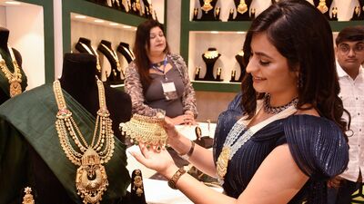 Gold Price Today: ಕರ್ನಾಟಕದಲ್ಲಿ ಚಿನ್ನದ ದರ ತಟಸ್ಥ, ಬೆಳ್ಳಿದರ ಇಳಿಕೆ Gold Price Today: ಕರ್ನಾಟಕದಲ್ಲಿ ಚಿನ್ನದ ದರ ತಟಸ್ಥ, ಬೆಳ್ಳಿದರ ಇಳಿಕೆ