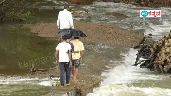 ಯಲ್ಲಾಪುರ-ಹೆಗ್ಗಾರು ಸೇತುವೆ ದಾಟಲು ಜನರ ಪರದಾಟ