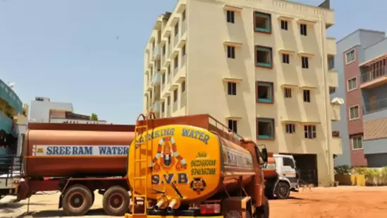 ಬೆಂಗಳೂರಿನ ಹಲವೆಡೆ ನೀರಿನ ಸಮಸ್ಯೆಈಗಲೇ ಶುರುವಾಗಿದೆ.