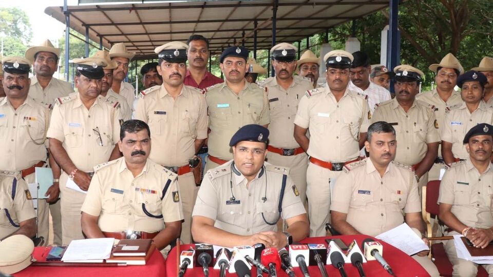 Bidar News 9 ಪ್ರತ್ಯೇಕ ಕಳ್ಳತನ ಪ್ರಕರಣ ಬೇಧಿಸಿದ ಬೀದರ್‌ ಪೊಲೀಸರು, 16 ಆರೋಪಿಗಳ