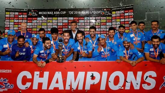 Asia Cup Winners: 2016ರಲ್ಲಿ ಧೋನಿ ನಾಯಕತ್ವದಲ್ಲಿ ಭಾರತ 6ನೇ ಏಷ್ಯಾಕಪ್ ಗೆದ್ದುಕೊಂಡಿತು. 2ನೇ ಬಾರಿಗೆ ಫೈನಲ್​ ಪ್ರವೇಶಿಸಿದ ಬಾಂಗ್ಲಾ ಮತ್ತೆ ಕಪ್​ ಗೆಲ್ಲಲು ಸಾಧ್ಯವಾಗಿಲ್ಲ.