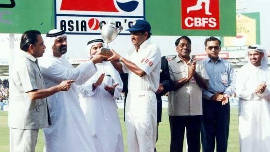 Asia Cup Winners: 1995ರ ಟೂರ್ನಿಯಲ್ಲಿ ಭಾರತ 4ನೇ ಬಾರಿಗೆ ಏಷ್ಯಾಕಪ್ ಕಿರೀಟಕ್ಕೆ ಮುತ್ತಿಕ್ಕಿತು. ಮತ್ತೆ ಫೈನಲ್‌ನಲ್ಲಿ ಶ್ರೀಲಂಕಾ ತಂಡವನ್ನೇ ಸೋಲಿಸಿತ್ತು.