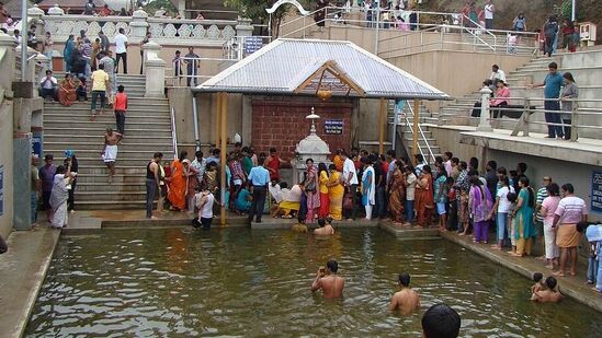 ತಲಕಾವೇರಿ ಭಾಗಮಂಡಲಕೊಡಗಿನ ಕಾವೇರಿ ಉಗಮ ಸ್ಥಳ ತಲಕಾವೇರಿ ಹಾಗೂ ಕಾವೇರಿ ಮೊದಲ ಸಂಗಮ ಭಾಗಮಂಡಲ. ಮಡಿಕೇರಿಯಿಂದ &nbsp;ಸುಮಾರು 50 ಕಿ.ಮಿ ದೂರದಲ್ಲಿರುವ ಈ ಎರಡೂ ತಾಣಗಳು ಧಾರ್ಮಿಕ ಪ್ರವಾಸಿ ಸ್ಥಳಗಳು. ತಲಕಾವೇರಿಯಲ್ಲಿ ಕಾವೇರಿ ಉಗಮ ಸ್ಥಾನ, ಸುತ್ತಮುತ್ತಲಿನ ಬೆಟ್ಟಗಳ ಸಾಲು, ಹಸಿರು ನೋಟ ಮುದ ನೀಡುತ್ತದೆ. ಭಾಗಮಂಡಲದಲ್ಲಿ ಸಂಗಮ ಸ್ನಾನ, ಭಗಂಡೇಶ್ವರ ದರ್ಶನಕ್ಕೆ ಅವಕಾಶವಿದೆ.