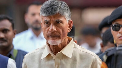 ತೆಲುಗು ದೇಶಂ ಪಕ್ಷದ ಅಧ್ಯಕ್ಷ ಚಂದ್ರಬಾಬು ನಾಯ್ಡು ತೆಲುಗು ದೇಶಂ ಪಕ್ಷದ ಅಧ್ಯಕ್ಷ ಚಂದ್ರಬಾಬು ನಾಯ್ಡು