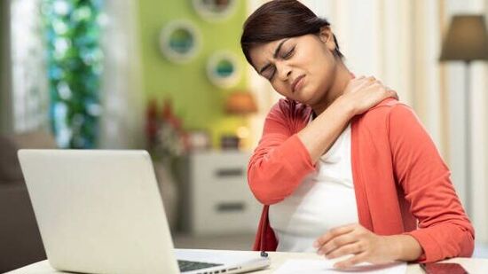 ಸ್ನಾಯುಗಳು ದುರ್ಬಲಗೊಂಡು ಕುತ್ತಿಗೆ, ಬೆನ್ನು ನೋವು ಶುರುವಾಗುತ್ತದೆ.&nbsp;&nbsp;