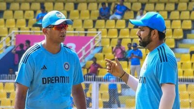 ಭಾರತ ತಂಡವು ಇದುವರೆಗೆ ಎರಡು ಬಾರಿ ಏಕದಿನ ವಿಶ್ವಕಪ್ ಟ್ರೋಫಿ ಎತ್ತಿ ಹಿಡಿದಿದೆ. 1983ರ ಬಳಿಕ 2011ರಲ್ಲಿ ಭಾರತವು ವಿಶ್ವ ಚಾಂಪಿಯನ್ ಆಯಿತು. ಇದೀಗ ಭಾರತ ತಂಡ ಮೂರನೇ ವಿಶ್ವಕಪ್ ಟ್ರೋಫಿ ಮೇಲೆ ಕಣ್ಣಿಟ್ಟಿದೆ. ಅದಕ್ಕೂ ಮುನ್ನ, ಈ ಬಾರಿಯ ವಿಶ್ವಕಪ್‌ನಲ್ಲಿ ಭಾಗವಹಿಸುವ ಇತರ 9 ತಂಡಗಳ ವಿರುದ್ಧ ವಿಶ್ವಕಪ್‌ನಲ್ಲಿ ಭಾರತದ ಸೋಲು-ಗೆಲುವಿನ ಅಂಕಿಅಂಶಗಳನ್ನು ನೋಡೋಣ.