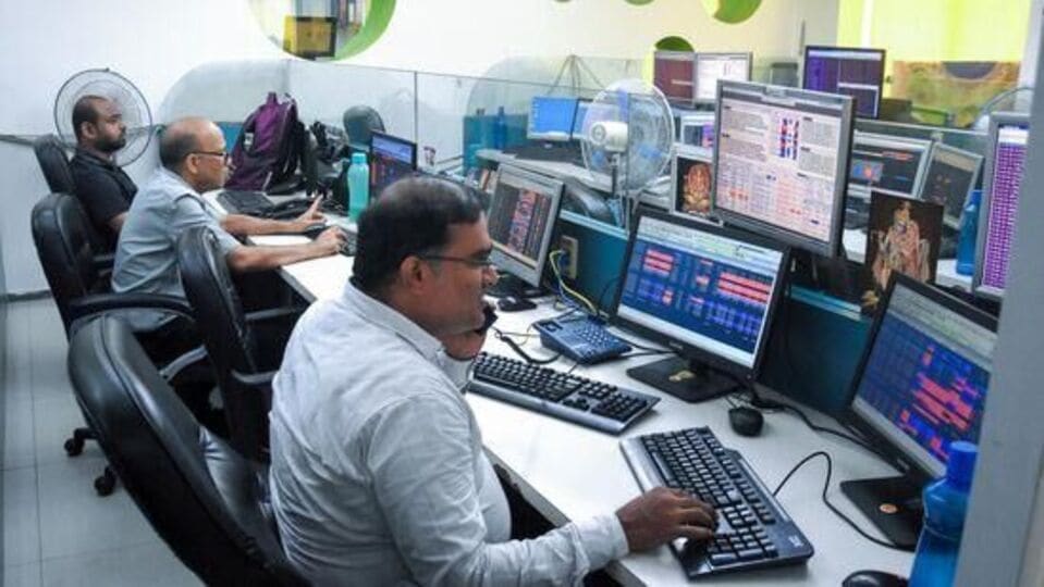 Closing Bell ಚಂಚಲ ವಹಿವಾಟು ನಡೆಸಿ ಇಳಿಕೆಯ ಹಾದಿ ಹಿಡಿದ ಷೇರುಪೇಟೆ; ಐಟಿ