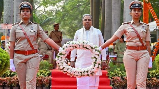 ಬೆಂಗಳೂರಿನಲ್ಲಿ ಪೊಲೀಸ್‌ ಹುತಾತ್ಮ ದಿನಾಚರಣೆಯಲ್ಲಿ ಸಿಎಂ ಸಿದ್ದರಾಮಯ್ಯ ಪಾಲ್ಗೊಂಡರು.