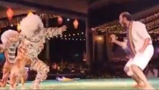 ಪುತ್ತೂರ್ದ ಪಿಲಿಗೊಬ್ಬು-2023ರಲ್ಲಿ ಕೋಸ್ಟಲ್ವುಡ್ ಮತ್ತು ಸ್ಯಾಂಡಲ್ವುಡ್ನ ಪ್ರಮುಖ ನಟ ನಟಿಯರು ಭಾಗವಹಿಸಿದ್ದರು. ಪುತ್ತೂರ್ದ ಪಿಲಿಗೊಬ್ಬು-2023ರಲ್ಲಿ ಕೋಸ್ಟಲ್ವುಡ್ ಮತ್ತು ಸ್ಯಾಂಡಲ್ವುಡ್ನ ಪ್ರಮುಖ ನಟ ನಟಿಯರು ಭಾಗವಹಿಸಿದ್ದರು. 