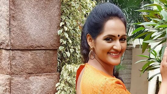 Serial Actor Jyothi Rai: ಕನ್ನಡದ ಹಲವು ಧಾರವಾಹಿಗಳಲ್ಲಿ ನಟಿಸಿದ್ದ &nbsp;ಜ್ಯೋತಿ ರೈ ಈಗ ಟಾಲಿವುಡ್‌ನಲ್ಲಿ ಸಿನಿಮಾ, ವೆಬ್‌ ಸರಣಿಗಳಲ್ಲಿ ನಿರತರಾಗಿದ್ದಾರೆ. ಅಲ್ಲಿ ಇವರು ಜ್ಯೋತಿ ಪೂರ್ವಜ ಹೆಸರಿನಲ್ಲಿ ಫೇಮಸ್‌. ಇವರು ಕೂಡ ವಿವಾಹ ವಿಚ್ಛೇದನ ಪಡೆದ ನಟಿ.