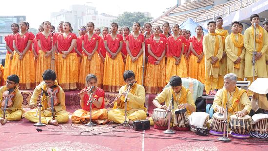 ಬೆಂಗಳೂರಿನ ಕಂಠೀರವ ಕ್ರೀಡಾಂಗಣದಲ್ಲಿ ಆಯೋಜಿಸಲಾಗಿದ್ದ ರಾಜೈೋತ್ಸವದಲ್ಲಿ ಮಕ್ಕಳು ಸಾಂಸ್ಕೃತಿಕ ಕಾರ್ಯಕ್ರಮ ನೀಡಿ ಗಮನ ಸೆಳೆದರು.