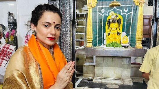 ಗುಜರಾತ್ನ ಹಲವೆಡೆ ಸುತ್ತಾಡುತ್ತಿರುವ ಕಂಗನಾ ರಣಾವತ್, ರಾಜಕೀಯ ಪ್ರವೇಶದ ಸುಳಿವು ನೀಡಿದ್ದಾರೆ. ನಟಿಯ ಈ ಹೇಳಿಕೆ ಸೋಷಿಯಲ್ ಮೀಡಿಯಾದಲ್ಲಿ ವೈರಲ್ ಆಗುತ್ತಿದೆ. <p>ಗುಜರಾತ್ನ ಹಲವೆಡೆ ಸುತ್ತಾಡುತ್ತಿರುವ ಕಂಗನಾ ರಣಾವತ್, ರಾಜಕೀಯ ಪ್ರವೇಶದ ಸುಳಿವು ನೀಡಿದ್ದಾರೆ. ನಟಿಯ ಈ ಹೇಳಿಕೆ ಸೋಷಿಯಲ್ ಮೀಡಿಯಾದಲ್ಲಿ ವೈರಲ್ ಆಗುತ್ತಿದೆ.</p>