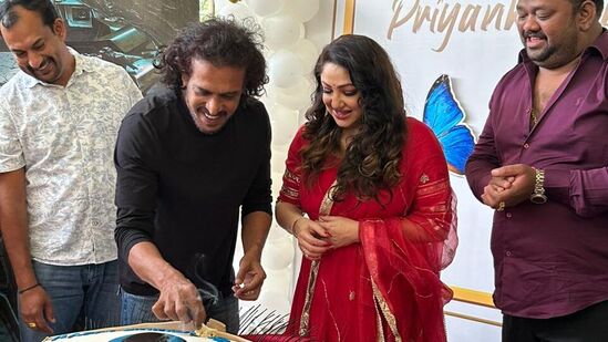 Priyanka Upendra: ಕ್ಯಾಪ್ಚರ್ ಸಿನಿಮಾದ ಪೋಸ್ಟರ್ ರಿಲೀಸ್; ಅಪರೂಪದ ದಾಖಲೆ ಸಾಲಿಗೆ ಸೇರಿದ ಪ್ರಿಯಾಂಕಾ ಉಪೇಂದ್ರ ಚಿತ್ರ Priyanka Upendra: ಕ್ಯಾಪ್ಚರ್ ಸಿನಿಮಾದ ಪೋಸ್ಟರ್ ರಿಲೀಸ್; ಅಪರೂಪದ ದಾಖಲೆ ಸಾಲಿಗೆ ಸೇರಿದ ಪ್ರಿಯಾಂಕಾ ಉಪೇಂದ್ರ ಚಿತ್ರ