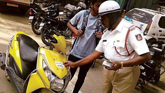 ಬೆಂಗಳೂರಿನಲ್ಲಿ ದೋಷಪೂರಿತ ನಂಬರ್‌ ಪ್ಲೇಟ್‌ ವಾಹನಗಳ ಪತ್ತೆ ಕಾರ್ಯಾಚರಣೆ ಕೈಗೊಂಡಿದೆ.