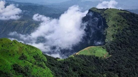 ಮೂಡಿಗೆರೆ ತಾಲ್ಲೂಕು ರಾಣಿ ಝರಿಯಲ್ಲಿ ಬೆಂಗಳೂರು ಮೂಲದ ಸಾಫ್ಟ್‌ವೇರ್‌ ಎಂಜಿನಿಯರ್‌ ಮೃತಪಟ್ಟಿದ್ದಾರೆ.