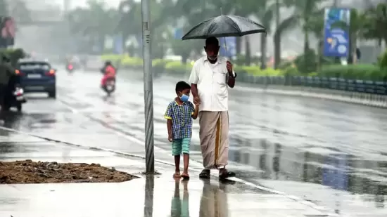 ತಮಿಳುನಾಡು ಹಾಗೂ ಕೇರಳದಲ್ಲಿ ಭಾರೀ ಮಳೆಯಾಗುವ ಮುನ್ಸೂಚನೆ ನೀಡಲಾಗಿದೆ.