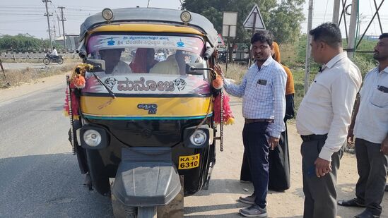 ಮಕ್ಕಳನ್ನು ಕೆಲಸಕ್ಕೆ ಕರೆದುಕೊಂಡು ಹೋಗುತ್ತಿದ್ದ ವಾಹನಗಳ ಮೇಲೆ ದಾಳಿ