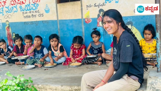 ಹೆಸರು ಮಾಡಲು ಸಮಾಜ ಸೇವೆ ಮಾಡಿಲ್ಲ: "ನಿಮ್ಮಿಂದ ನಂಗೆ ಸಹಾಯವೇನೆಂದರೆ ನಿಮ್ಮ ಊರಿನ ಸಮಸ್ಯೆಗಳನ್ನ ನೀವೇ ಬಗೆಹರಿಸಿಕೊಂಡರೆ ತುಂಬಾ ಒಳ್ಳೇದು ಯಾಕೆಂದ್ರೆ ನಾನು ಈ ಕಾರ್ಯವನ್ನ ಏನೋ ದೊಡ್ಡ ಮಟ್ಟದಲ್ಲಿ ಕೆಲಸ ಮಾಡಿ ಹೆಸರು ಮಾಡಬೇಕು ಅನ್ನೋದು ಇದಿಲ್ಲ . ನನ್ನ ಜೀವನದಲ್ಲಿ ನಡೆದ ಒಂದಿಷ್ಟು ಘಟನೆಗಳಿಂದ ಪ್ರೇರಿತಳಾಗಿ ಒಂದು ಚಿಕ್ಕ ಬದಲಾವಣೆ ತರ್ಬೇಕು ಅಂದ್ರೆ ಶಿಕ್ಷಣ.ಹಾಗೂ ಆರೋಗ್ಯವಾಗಿ ಜನಗಳು ಬದುಕೋಕೆ ವೈಯಕ್ತಿಕ ಸ್ವಚ್ಛತೆಯಿಂದ ಹಾಗೂ ಪರಿಸರ ಸ್ವಚ್ಛತೆಯ ಅವಶ್ಯಕತೆ ನನ್ನ ಭಾರತದಲ್ಲಿ ಬಹಳ ಅವಶ್ಯಕತೆ ಇರುವುದರಿಂದ ಒಂದೆರಡು ಜನಗಳಿಗೆ ಆದ್ರೂ ನಮ್ಮ ಕಾರ್ಯಗಳು ತಿಳಿಲಿ ಅಂತ ಒಂದಿಷ್ಟು ಅಭಿಯಾನಗಳನ್ನ ಕೈಗೊಂಡೆ ಅಷ್ಟೇ" ಎಂದು ಅವರು ಹೇಳಿದ್ದಾರೆ.&nbsp;