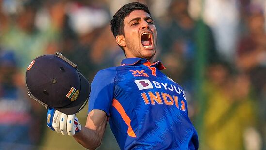 ಶುಭಮನ್ ಗಿಲ್: 2023ರಲ್ಲಿ ಶುಭ್ಮನ್ ಗಿಲ್ ಅಬ್ಬರಿಸಿದ್ದಾರೆ. ಏಕದಿನ ಶ್ರೇಯಾಂಕದಲ್ಲೂ ನಂಬರ್ ವನ್ ಸ್ಥಾನ ಪಡೆದಿದ್ದರು. ಈ ವರ್ಷ ಗಿಲ್ ದ್ವಿಶತಕ ಬಾರಿಸುವ ಮೂಲಕ ಶುಭಾರಂಭ ಮಾಡಿದರು. ಜನವರಿ 18ರಂದು ನ್ಯೂಜಿಲೆಂಡ್ ವಿರುದ್ಧ ದ್ವಿಶತಕ ಸಿಡಿಸಿದರು. 208 ರನ್ಗಳ ಅತ್ಯುತ್ತಮ ಇನ್ನಿಂಗ್ಸ್ ಆಡಿದರು. ಇದು ಈ ವರ್ಷದ ಅತಿ ದೊಡ್ಡ ಏಕದಿನ ಇನ್ನಿಂಗ್ಸ್ ಆಗಿದೆ. ಶುಭಮನ್ ಗಿಲ್: 2023ರಲ್ಲಿ ಶುಭ್ಮನ್ ಗಿಲ್ ಅಬ್ಬರಿಸಿದ್ದಾರೆ. ಏಕದಿನ ಶ್ರೇಯಾಂಕದಲ್ಲೂ ನಂಬರ್ ವನ್ ಸ್ಥಾನ ಪಡೆದಿದ್ದರು. ಈ ವರ್ಷ ಗಿಲ್ ದ್ವಿಶತಕ ಬಾರಿಸುವ ಮೂಲಕ ಶುಭಾರಂಭ ಮಾಡಿದರು. ಜನವರಿ 18ರಂದು ನ್ಯೂಜಿಲೆಂಡ್ ವಿರುದ್ಧ ದ್ವಿಶತಕ ಸಿಡಿಸಿದರು. 208 ರನ್ಗಳ ಅತ್ಯುತ್ತಮ ಇನ್ನಿಂಗ್ಸ್ ಆಡಿದರು. ಇದು ಈ ವರ್ಷದ ಅತಿ ದೊಡ್ಡ ಏಕದಿನ ಇನ್ನಿಂಗ್ಸ್ ಆಗಿದೆ.