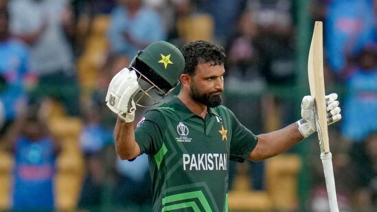 ಫಖರ್ ಜಮಾನ್: 2023ರಲ್ಲಿ ಏಕದಿನ ಕ್ರಿಕೆಟ್ನಲ್ಲಿ ನಾಲ್ಕನೇ ಅತ್ಯಧಿಕ ಇನ್ನಿಂಗ್ಸ್ ಆಡಿದವರು ಪಾಕಿಸ್ತಾನದ ಆರಂಭಿಕ ಆಟಗಾರ ಫಖರ್ ಜಮಾನ್. ಏಪ್ರಿಲ್ 29ರಂದು ನ್ಯೂಜಿಲೆಂಡ್ ವಿರುದ್ಧ ಫಖರ್ ಜಮಾನ್ 180 ರನ್ಗಳ ಸ್ಫೋಟಕ ಇನ್ನಿಂಗ್ಸ್ ಆಡಿದ್ದರು. ಫಖರ್ ಜಮಾನ್: 2023ರಲ್ಲಿ ಏಕದಿನ ಕ್ರಿಕೆಟ್ನಲ್ಲಿ ನಾಲ್ಕನೇ ಅತ್ಯಧಿಕ ಇನ್ನಿಂಗ್ಸ್ ಆಡಿದವರು ಪಾಕಿಸ್ತಾನದ ಆರಂಭಿಕ ಆಟಗಾರ ಫಖರ್ ಜಮಾನ್. ಏಪ್ರಿಲ್ 29ರಂದು ನ್ಯೂಜಿಲೆಂಡ್ ವಿರುದ್ಧ ಫಖರ್ ಜಮಾನ್ 180 ರನ್ಗಳ ಸ್ಫೋಟಕ ಇನ್ನಿಂಗ್ಸ್ ಆಡಿದ್ದರು.