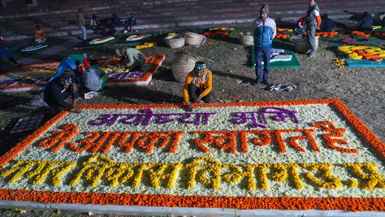 ನಗರದ ವಿವಿಧ ಭಾಗಗಳಲ್ಲಿ ಹೂವಿನ ಅಲಂಕಾರದ ಜವಾಬ್ಧಾರಿಯನ್ನು ಲಲಿತ್ ಕುಮಾರ್ ಸಿಂಗ್ ಎಂಬುವವರು ವಹಿಸಿಕೊಂಡಿದ್ದು, ಜನವರಿ 22ಕ್ಕೆ ಈ ರೀತಿಯ ಅಲಂಕಾರ ಇನ್ನಷ್ಟು ಆಕರ್ಷಕವಾಗಿರುತ್ತದೆ ಎಂದಿದ್ದಾರೆ. &nbsp;