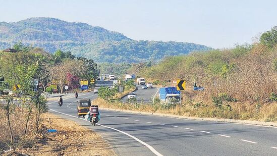 ಮುಂಬೈ ಗೋವಾ: ಬೇಸಿಗೆ ಕಾಲದಲ್ಲಿ ಹಲವರು ಗೋವಾ ಪ್ರವಾಸ ಎಂಜಾಯ್‌ ಮಾಡುತ್ತಾರೆ. ಆದರೆ ಚಳಿಗಾಲದಲ್ಲಿ ಮುಂಬೈ ಹಾಗೂ ಗೋವಾ ರೋಡ್‌ ಟ್ರಿಪ್‌ ಮಾಡುವುದು ನಿಮಗೆ ಭಿನ್ನ ಅನುಭವ ನೀಡುವುದು ಸುಳ್ಳಲ್ಲ. ಈ ಸಮಯದಲ್ಲಿ ಇಲ್ಲಿನ ವಾತಾವರಣವು ಆಹ್ಲಾದಕರವಾಗಿರುತ್ತದೆ. ಈ ರಸ್ತೆಯಲ್ಲಿ ಜನಸಂದಣಿಯು ಕಡಿಮೆ ಇರುತ್ತದೆ. ಕೊಂಕಣ ಕರಾವಳಿಯುದ್ದಕ್ಕೂ ಕಾರಿನಲ್ಲಿ ಹೋಗುವ ಪ್ರಯಾಣವೇ ಅದ್ಭುತ.&nbsp;