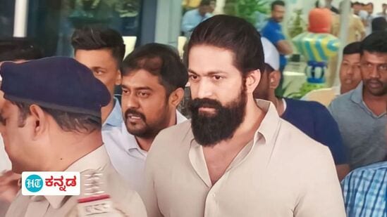 Yash: ‘ದುಡ್ಡಿನ ಸಹಾಯ ಯಾರು ಬೇಕಾದರೂ ಮಾಡಬಹುದು, ಮನೆ ಮಗ ಬರ್ತಾನಾ?’ ಮೃತ ಕುಟುಂಬಗಳಿಗೆ ಯಶ್‌ ಸಾಂತ್ವನ