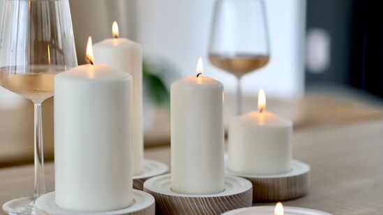 ಪರಿಮಳಯುಕ್ತ ಮೇಣದಬತ್ತಿಗಳಲ್ಲಿನ ಸುಗಂಧವು ಕೆಲವರಿಗೆ ಅಲರ್ಜಿ ಮತ್ತು ಸೂಕ್ಷ್ಮತೆಯನ್ನು ಪ್ರಚೋದಿಸುತ್ತದೆ, ಇದು ತಲೆನೋವು, ತಲೆತಿರುಗುವಿಕೆ ಮತ್ತು ವಾಕರಿಕೆಯಂತ ರೋಗಲಕ್ಷಣಗಳಿಗೆ ಕಾರಣವಾಗಿದೆ.&nbsp;