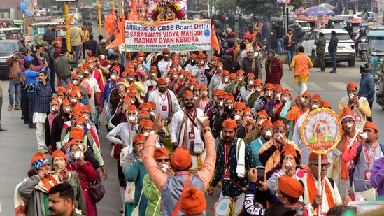 ಅಯೋಧ್ಯೆಯ ಶ್ರೀ ರಾಮ ಜನ್ಮಭೂಮಿ ದೇಗುಲದ ಪ್ರತಿಷ್ಠಾಪನಾ ಸಮಾರಂಭಕ್ಕೂ ಮುನ್ನ ವಿಎಚ್‌ಪಿ ಕಾರ್ಯಕರ್ತರು ಶನಿವಾರ ಪ್ರಯಾಗ್‌ರಾಜ್‌ನಲ್ಲಿ ಶ್ರೀರಾಮ ಯಾತ್ರೆ ಕೈಗೊಂಡರು.&nbsp;