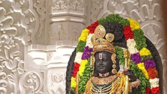 ಜ್ಯೋತಿಷ್ಯ ಲೆಕ್ಕಾಚಾರಗಳ ಪ್ರಕಾರ, ಶ್ರೀರಾಮಚಂದ್ರನ ನೆಚ್ಚಿನ ರಾಶಿಯು ಅನೇಕ ಜನರ ಜಾತಕಗಳನ್ನು ಒಳಗೊಂಡಿದೆ. ಈ ವಿಶೇಷ &nbsp;ರಾಶಿಯವರ ಮೇಲೆ ದೇವರು ಅನಂತ ಕೃಪೆಯನ್ನು ಸುರಿಸಿದ್ದಾರೆ. ಶ್ರೀರಾಮಚಂದ್ರನ ನೆಚ್ಚಿನ ರಾಶಿಗಳು ಯಾವುವು ಮತ್ತು ಅವುಗಳ ಗುಣಲಕ್ಷಣಗಳು ಯಾವುವು ಎಂದು ನೋಡೋಣ.