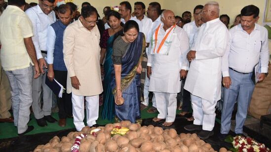 ತುಮಕೂರಿನಲ್ಲಿ ಕೊಬ್ಬರಿ ಖರೀದಿ ಕೇಂದ್ರ  ಆರಂಭಗೊಂಡಿತು.