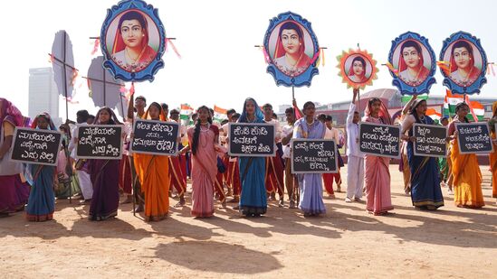 ಬೆಂಗಳೂರಿನ ,ಮಾಣಿಕ್‌ ಶಾ ಮೈದಾನದಲ್ಲಿ ಆಯೋಜಿಸಲಾಗಿದ್ದ ಗಣರಾಜ್ಯೋತ್ಸವದಲ್ಲಿ ವಿದ್ಯಾರ್ಥಿನಿಯರು ಸಾವಿತ್ರಿ ಬಾಯಿ ಪುಲೆ ಅವರ ಕುರಿತು ನೃತ್ಯ ರೂಪಕ ಪ್ರದರ್ಶಿಸಿ ಶಿಕ್ಷಣದ ಮಹತ್ವ ಸಾರಿದರು.