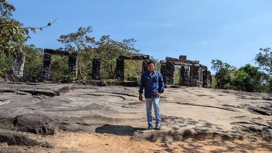 ಇತ್ತೀಚಿಗೆ ಕುಪ್ಪಳ್ಳಿಯ ಕವಿಮನೆ ಹಾಗೂ ಕವಿಶೈಲಕ್ಕೆ ಹೋಗಿದ್ದೆ. ಪ್ರಕೃತಿಯ ಮಡಿಲಲ್ಲಿರುವ ಆ ಪುಣ್ಯಸ್ಥಳವನ್ನು ನೋಡಿ ಪುಳಕಿತನಾದೆ. ಅವರು ಬಳಸುತ್ತಿದ್ದ ಲೇಖನಿ ಹಾಗೂ ಪುಸ್ತಕ ಮುಂತಾದವುಗಳನ್ನು ಕಂಡು ಧನ್ಯನಾದೆ.&nbsp;