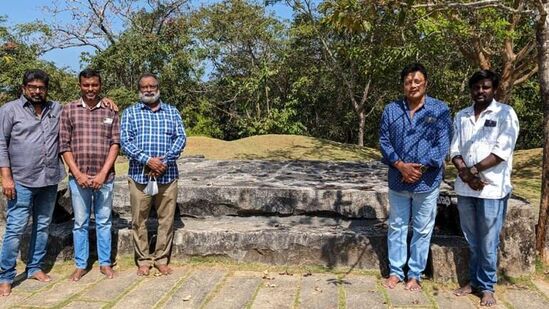 ಮೊದಲ ಬಾರಿಗೆ ಡೈರೆಕ್ಟರ್ ಕ್ಯಾಪ್ ತೊಟ್ಟಿರುವ ಯುವ ಪ್ರತಿಭೆ ಸಚಿನ್ ವಾಲಿ ಸಾರಥ್ಯದ ಹೊಸ ಸಿನಿಮಾದಲ್ಲಿ ನಿರೂಪ್ ಭಂಡಾರಿ ಹಾಗೂ ಸಾಯಿಕುಮಾರ್ ಒಟ್ಟಿಗೆ ನಟಿಸ್ತಿದ್ದಾರೆ. ಸಾಯಿಕುಮಾರ್ ಅವರು ನಿರೂಪ್ ಅವರ ತಂದೆ ಪಾತ್ರದಲ್ಲಿ ಈ ಸಿನಿಮಾದಲ್ಲಿ ಬಣ್ಣ ಹಚ್ಚಲಿದ್ದಾರೆ