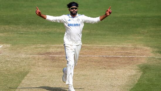 ರವೀಂದ್ರ ಜಡೇಜಾ ಅವರು ಜಾವಗಲ್ ಶ್ರೀನಾಥ್ (551) ಅವರನ್ನು ಹಿಂದಿಕ್ಕಿ ಅಂತಾರಾಷ್ಟ್ರೀಯ ಕ್ರಿಕೆಟ್ನಲ್ಲಿ ಭಾರತದ ಆರನೇ ಪ್ರಮುಖ ವಿಕೆಟ್ ಟೇಕರ್ ಎನಿಸಿಕೊಂಡರು. 332 ಪಂದ್ಯಗಳಲ್ಲಿ 553 ವಿಕೆಟ್ ಕಿತ್ತಿದ್ದಾರೆ. ರವೀಂದ್ರ ಜಡೇಜಾ ಅವರು ಜಾವಗಲ್ ಶ್ರೀನಾಥ್ (551) ಅವರನ್ನು ಹಿಂದಿಕ್ಕಿ ಅಂತಾರಾಷ್ಟ್ರೀಯ ಕ್ರಿಕೆಟ್ನಲ್ಲಿ ಭಾರತದ ಆರನೇ ಪ್ರಮುಖ ವಿಕೆಟ್ ಟೇಕರ್ ಎನಿಸಿಕೊಂಡರು. 332 ಪಂದ್ಯಗಳಲ್ಲಿ 553 ವಿಕೆಟ್ ಕಿತ್ತಿದ್ದಾರೆ.