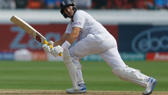 ಜೋ ರೂಟ್ ಅವರು ಆಸ್ಟ್ರೇಲಿಯಾದ ಮಾಜಿ ನಾಯಕ ರಿಕಿ ಪಾಂಟಿಂಗ್ ಅವರ 2555 ರನ್ ಗಳಿಸಿದ ದಾಖಲೆಯನ್ನು ಮುರಿದು ಭಾರತದ ವಿರುದ್ಧ ಟೆಸ್ಟ್‌ನಲ್ಲಿ ಅತಿ ಹೆಚ್ಚು ರನ್ ಗಳಿಸಿದ ಆಟಗಾರ ಎನಿಸಿಕೊಂಡರು. ರೂಟ್​​ ಹೆಸರಿನಲ್ಲಿ ಈಗ 2557 ರನ್‌ಗಳಿವೆ.