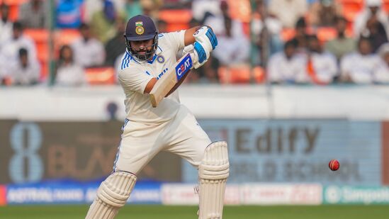 ಸೌರವ್ ಗಂಗೂಲಿ ಅವರನ್ನು ರೋಹಿತ್ ಶರ್ಮಾ ಹಿಂದಿಕ್ಕಿ ಅಂತಾರಾಷ್ಟ್ರೀಯ ಕ್ರಿಕೆಟ್ನಲ್ಲಿ ಭಾರತದ ನಾಲ್ಕನೇ ಅತಿ ಹೆಚ್ಚು ರನ್ ಗಳಿಸಿದ ಆಟಗಾರರಾದರು. ರೋಹಿತ್ 468 ಪಂದ್ಯಗಳಲ್ಲಿ 18,483 ರನ್ ಗಳಿಸಿದ್ದರೆ, ಗಂಗೂಲಿ 421 ಪಂದ್ಯಗಳಲ್ಲಿ 18,433 ರನ್ ಗಳಿಸಿದ್ದಾರೆ. ಸೌರವ್ ಗಂಗೂಲಿ ಅವರನ್ನು ರೋಹಿತ್ ಶರ್ಮಾ ಹಿಂದಿಕ್ಕಿ ಅಂತಾರಾಷ್ಟ್ರೀಯ ಕ್ರಿಕೆಟ್ನಲ್ಲಿ ಭಾರತದ ನಾಲ್ಕನೇ ಅತಿ ಹೆಚ್ಚು ರನ್ ಗಳಿಸಿದ ಆಟಗಾರರಾದರು. ರೋಹಿತ್ 468 ಪಂದ್ಯಗಳಲ್ಲಿ 18,483 ರನ್ ಗಳಿಸಿದ್ದರೆ, ಗಂಗೂಲಿ 421 ಪಂದ್ಯಗಳಲ್ಲಿ 18,433 ರನ್ ಗಳಿಸಿದ್ದಾರೆ.