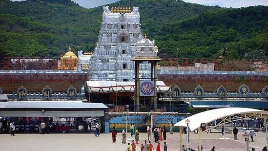 ತಿರುಮಲ ತಿರುಪತಿ ದೇಗುಲದ ನೋಟ.