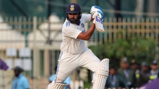 ನಾಲ್ಕನೇ ಟೆಸ್ಟ್​​ನ 4ನೇ ಇನ್ನಿಂಗ್ಸ್​ನಲ್ಲಿ ಯಶಸ್ವಿ ರನ್​ ಚೇಸ್​ನಲ್ಲಿ &nbsp;ಅರ್ಧಶತಕ ಗಳಿಸಿದ ರೋಹಿತ್, 81 ಎಸೆತಗಳಲ್ಲಿ 5 ಬೌಂಡರಿ ಹಾಗೂ 1 ಸಿಕ್ಸರ್ ನೆರವಿನಿಂದ 55 ರನ್ ಕಲೆ ಹಾಕಿದರು. ಅದೇ ಸಮಯದಲ್ಲಿ ಅ ಪಟೌಡಿ ಮತ್ತು ಸೌರವ್ ಗಂಗೂಲಿ ಕ್ಲಬ್​ಗೆ ಸೇರಿದರು.