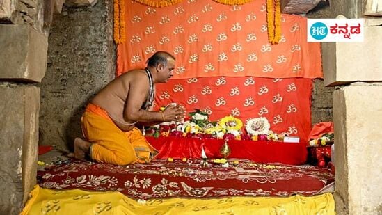 ಜ್ಞಾನವಾಪಿ ಮಸೀದಿ ನೆಲಮಾಳಿಗೆಯಲ್ಲಿ ಹಿಂದೂಗಳ ಪೂಜೆ ಮುಂದುವರಿಯಲಿ ಎಂದು ಸೋಮವಾರ ಅಲಹಾಬಾದ್ ಹೈಕೋರ್ಟ್ ಮಹತ್ವದ ತೀರ್ಪು ನೀಡಿದೆ. (ಪೂಜೆಯ ಕಡತ ಚಿತ್ರ) ಜ್ಞಾನವಾಪಿ ಮಸೀದಿ ನೆಲಮಾಳಿಗೆಯಲ್ಲಿ ಹಿಂದೂಗಳ ಪೂಜೆ ಮುಂದುವರಿಯಲಿ ಎಂದು ಸೋಮವಾರ ಅಲಹಾಬಾದ್ ಹೈಕೋರ್ಟ್ ಮಹತ್ವದ ತೀರ್ಪು ನೀಡಿದೆ. (ಪೂಜೆಯ ಕಡತ ಚಿತ್ರ)
