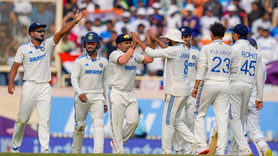 ಪ್ರಸಕ್ತ ಡಬ್ಲ್ಯುಟಿಸಿ ಆವೃತ್ತಿಯಲ್ಲಿ ಎಂಟು ಪಂದ್ಯಗಳಲ್ಲಿ ಭಾರತವು ಐದನೇ ಗೆಲುವು ತನ್ನದಾಗಿಸಿದೆ. ಇದೀಗ ಟೀಮ್ ಇಂಡಿಯಾದ ಶೇಕಡಾವಾರು ಅಂಕಗಳು 64.58ಕ್ಕೆ ಏರಿದೆ. ಸದ್ಯ ತಂಡವು ಎರಡನೇ ಸ್ಥಾನದಲ್ಲಿ ಮುಂದುವರೆದಿದೆ. ಅತ್ತ ಈ ಸೋಲಿನಿಂದ ಇಂಗ್ಲೆಂಡ್ ತಂಡಕ್ಕೆ ದೊಡ್ಡ ಹೊಡೆತ ಬಿದ್ದಿದೆ. ಅಂಕಪಟ್ಟಿಯಲ್ಲಿ ಆಂಗ್ಲರು ಎಂಟನೇ ಸ್ಥಾನದಲ್ಲಿದ್ದಾರೆ. ಬೆನ್‌ ಸ್ಟೋಕ್ಸ್‌ ಬಳಗದ ಶೇಕಡಾವಾರು ಅಂಕಗಳು ಕೂಡಾ 19.44ಕ್ಕೆ ಕುಸಿದಿದೆ. ಆಡಿದ ಒಂಬತ್ತು ಟೆಸ್ಟ್ ಪಂದ್ಯಗಳಲ್ಲಿ ಇದು ಇಂಗ್ಲೆಂಡ್‌ ಎದುರಿಸಿದ ಐದನೇ ಸೋಲು.