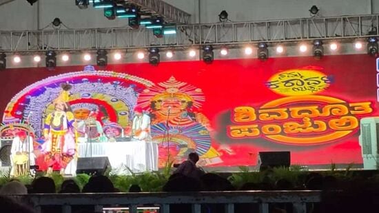 2024ರ ಕರಾವಳಿ ಉತ್ಸವದ ಕೊನೆಯಲ್ಲಿ ಶ್ರೀ ಮಹಾಗಣಪತಿ ಯಕ್ಷಗಾನ ಮಂಡಳಿ ನಡೂರು ಮಂದಾರ್ತಿ ಇವರ ಶಿವದೂತ ಪಂಜರ್ಲಿ ಯಕ್ಷಗಾನ ಕಾರ್ಯಕ್ರಮ ನಡೆಯಿತು. ಪಂರ್ಜುಲಿ ಪ್ರವೇಶದ ವೇಳೆ ಜನರೆಲ್ಲಾ ಎದ್ದು ನಿಂತು ಚಪ್ಪಾಳೆ ತಟ್ಟಿ ಸಂಭ್ರಮಿಸುವ ಜೊತೆಗೆ ಫೋಟೊ, ವಿಡಿಯೊ ಕ್ಲಿಕ್ಕಿಸಿದ್ದು ಕಂಡು ಬಂದಿತು.&nbsp;