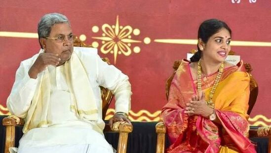 ಕರ್ನಾಟಕ ರಾಜ್ಯ ಸಾಂಬಾರು ಪದಾರ್ಥಗಳ ಅಭಿವೃದ್ಧಿ ಮಂಡಳಿ ಅಧ್ಯಕ್ಷರಾಗಿ ಆಯ್ಕೆಯಾದ ಪಲ್ಲವಿ ಜಿ.  (ಬಲಗಡೆ ಇರುವವರು)