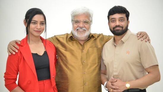 ಅನಿರುದ್ದ್ ಜಟ್ಕರ್ ನಟನೆಯ ಸೂರ್ಯವಂಶ ಧಾರಾವಾಹಿಯ ಕಥೆ ಮತ್ತು ತಾರಾಗಣ ಅನಿರುದ್ದ್ ಜಟ್ಕರ್ ನಟನೆಯ ಸೂರ್ಯವಂಶ ಧಾರಾವಾಹಿಯ ಕಥೆ ಮತ್ತು ತಾರಾಗಣ