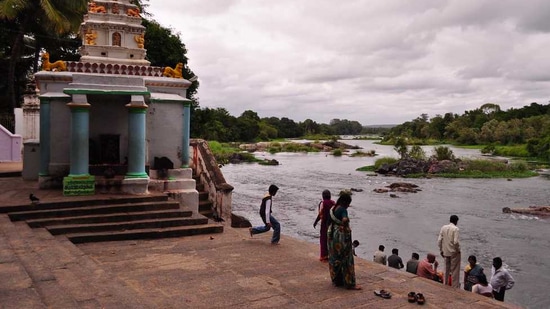 ಶ್ರೀರಂಗಪಟ್ಟಣ ನಗರದ ಮತ್ತೊಂದು ಕಾವೇರಿ ಜಲತಾಣ ಗೋಸಾಯಿ ಘಾಟ್.‌ ಇಲ್ಲೂ ಕೂಡ ಕಾವೇರಿಯಲ್ಲಿ ಆಟವಾಡಲು, ದಿನ ಕಳೆಯಲು ಉತ್ತಮ ವಾತಾವರಣವಿದೆ. ಕುಟುಂಬ ಸಮೇತ ಹೋಗಲು ಇದು ಬೆಸ್ಟ್‌ ತಾಣ,