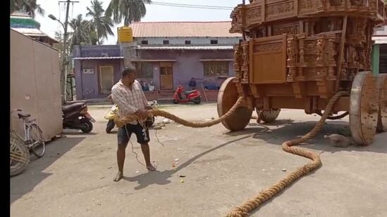 ಅಂದಿನ ಆಳರಸರ ಕಾಲದಿಂದಲೂ ಅನೂಚಾನವಾಗಿ ಪಂಚಮಹಾರಥೋತ್ಸವ ನಡೆದುಕೊಂಡು ಬಂದಿದೆ. ಪಂಚಮಹಾರಥೋತ್ಸವದ ವೇಳೆ ಗಪಣತಿ, ಶ್ರೀಕಂಠೇಶ್ವರ, ಪಾರ್ವತಿ, ಸುಬ್ರಹ್ಮಣ್ಯ, ಚಂಡಿಕೇಶ್ವರ ಉತ್ಸವ ಮೂರ್ತಿಗಳನ್ನು ಹೊತ್ತು ಸಾಲು ಸಾಲಾಗಿ ರಥಗಳು ಸಾಗಲಿವೆ.